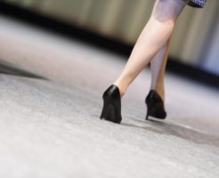 「ヒザを伸ばし過ぎると身体が壊れる」