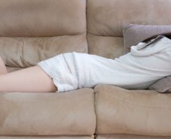 カレーは飲み物？ソファは寝るもの？